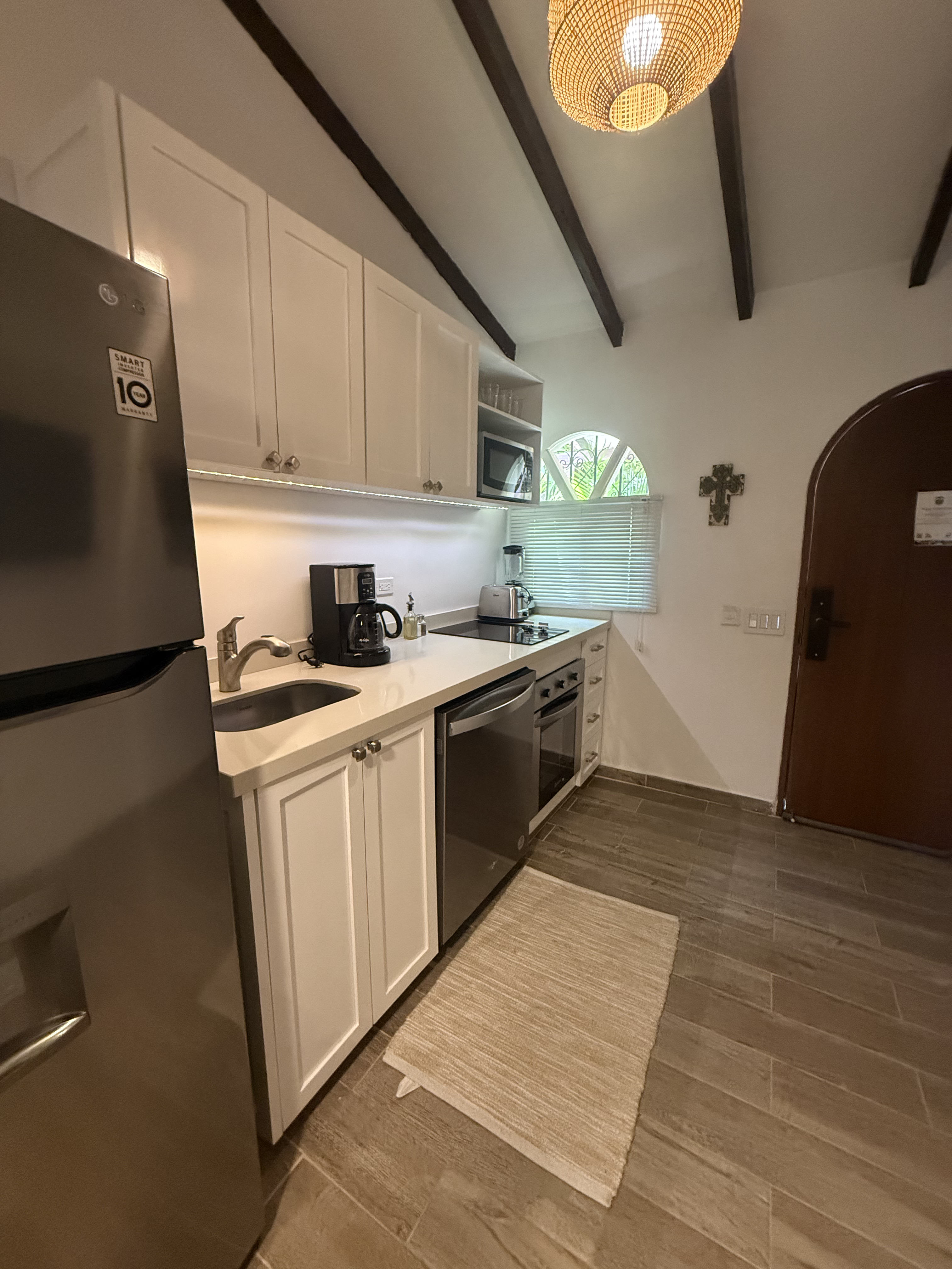 Cocina limpia y organizada
